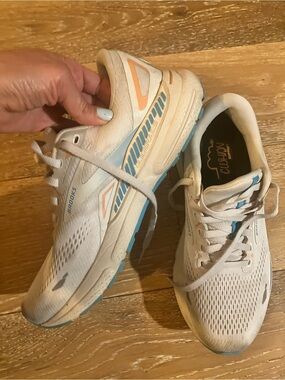 Brooks Women's White Light Blue Adrenaline 23 Running Shoes sneakers 9.5